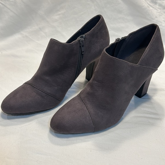 AEROSOLES | WOMEN’S ANKLE BOOTIES | SIZE 9M | SUEDE | TEXTILE UPPER BALANCE - Picture 2 of 10